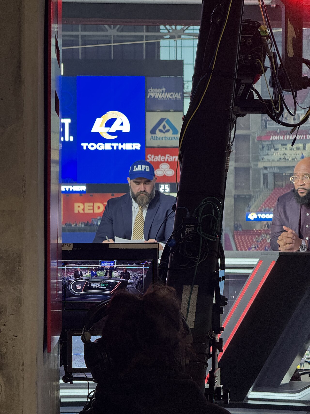 File:Jason Kelce commentating for Monday Night Football broadcast on ESPN of January 13, 2025 NFL Playoff NFC wildcard game between the Los Angeles Rams and the Minnesota Vikings at State Farm Stadium in Arizona.jpg — illustrative image
