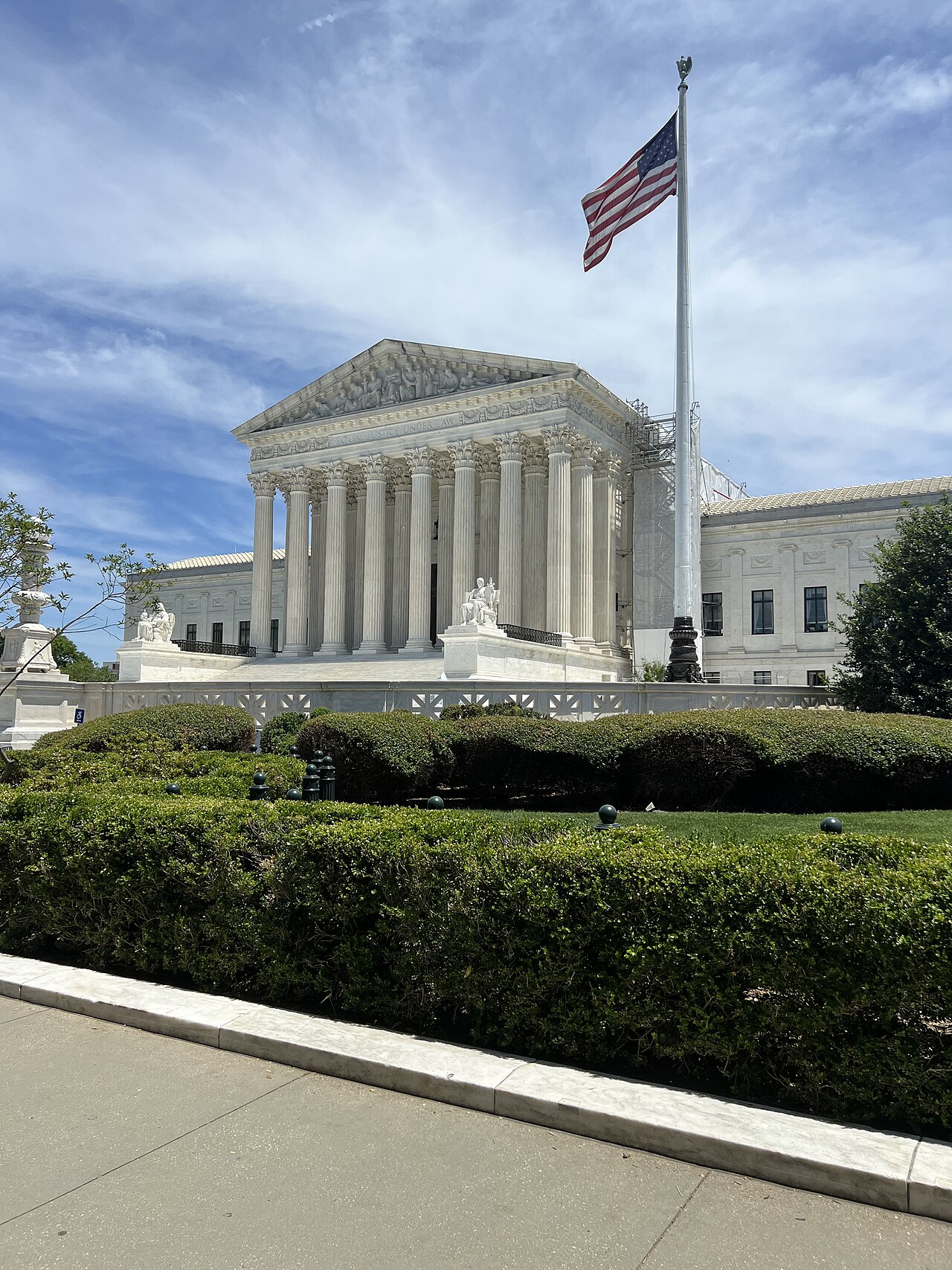 File:Building of the United States Supreme Court.jpg — illustrative image