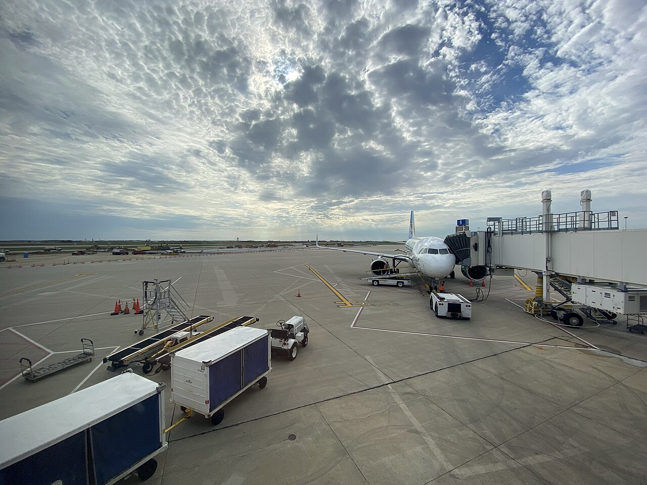 File:210914 CID tarmac view 01.jpg — illustrative image