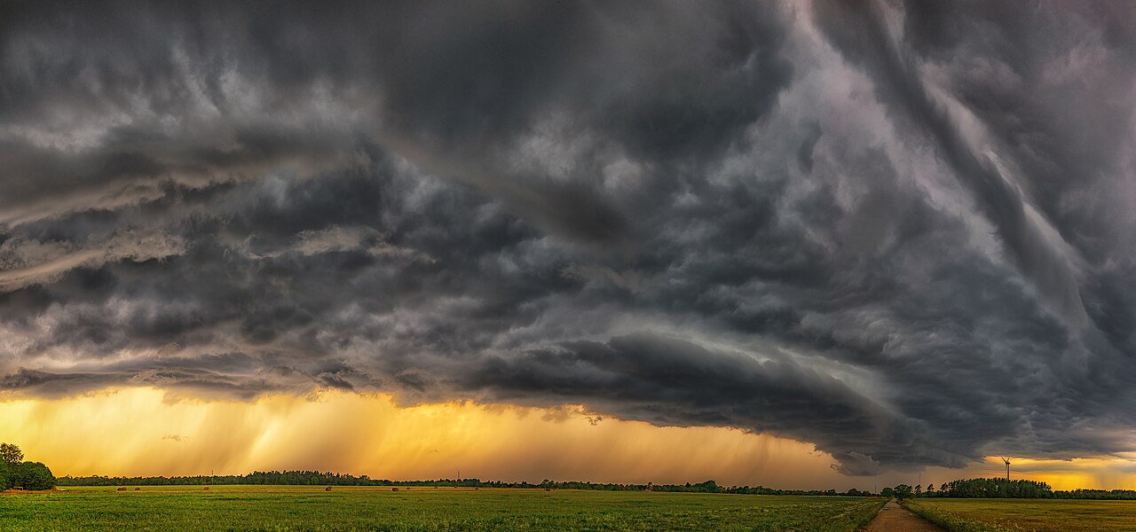 File:Riiulpilv - Shelf cloud (2) copy.jpg — illustrative image